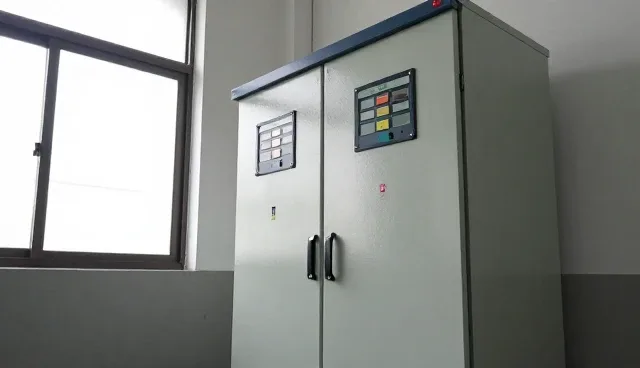 控制柜系统稳定性提升的关键选型考量
